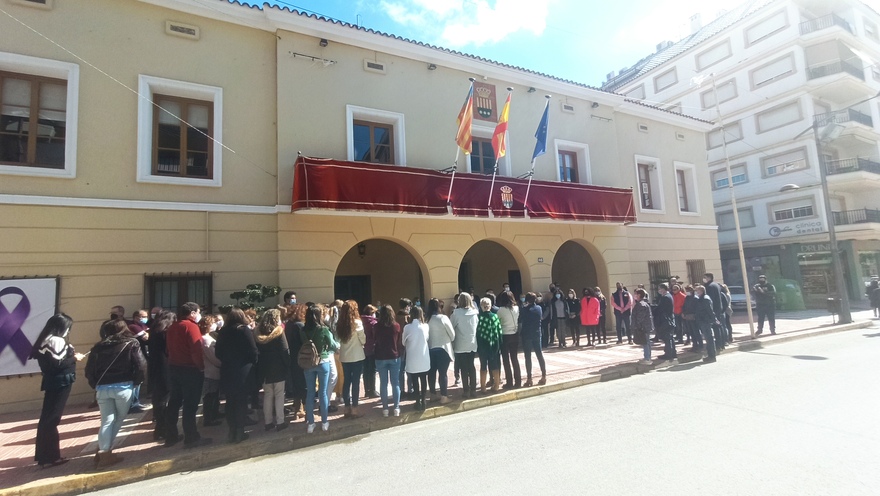 Concentración en silencio por Ucrania Ayuntamiento de Mutxamel 01